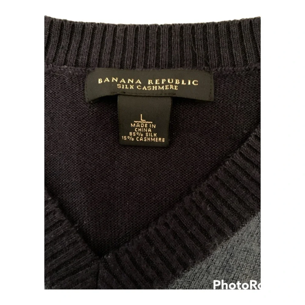 Banana Republic mens Silk/Cashmere blend v-neck sweater size‎ L